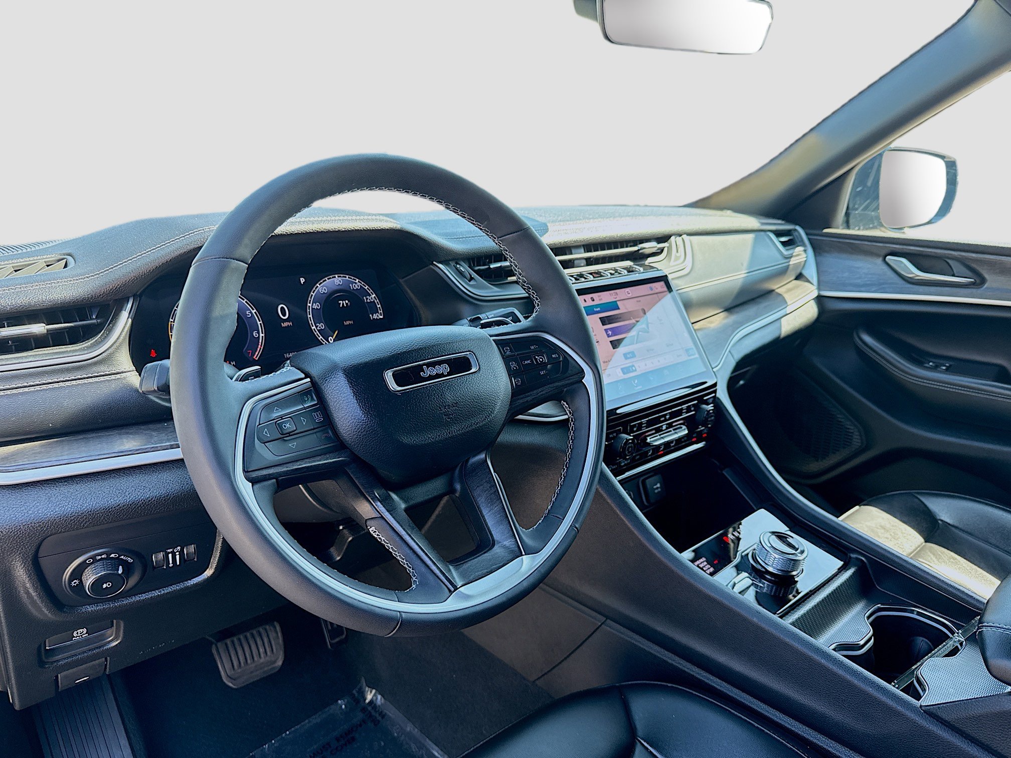 Used 2025 Jeep Grand Cherokee L Limited w/ Black Appearance Package image 9