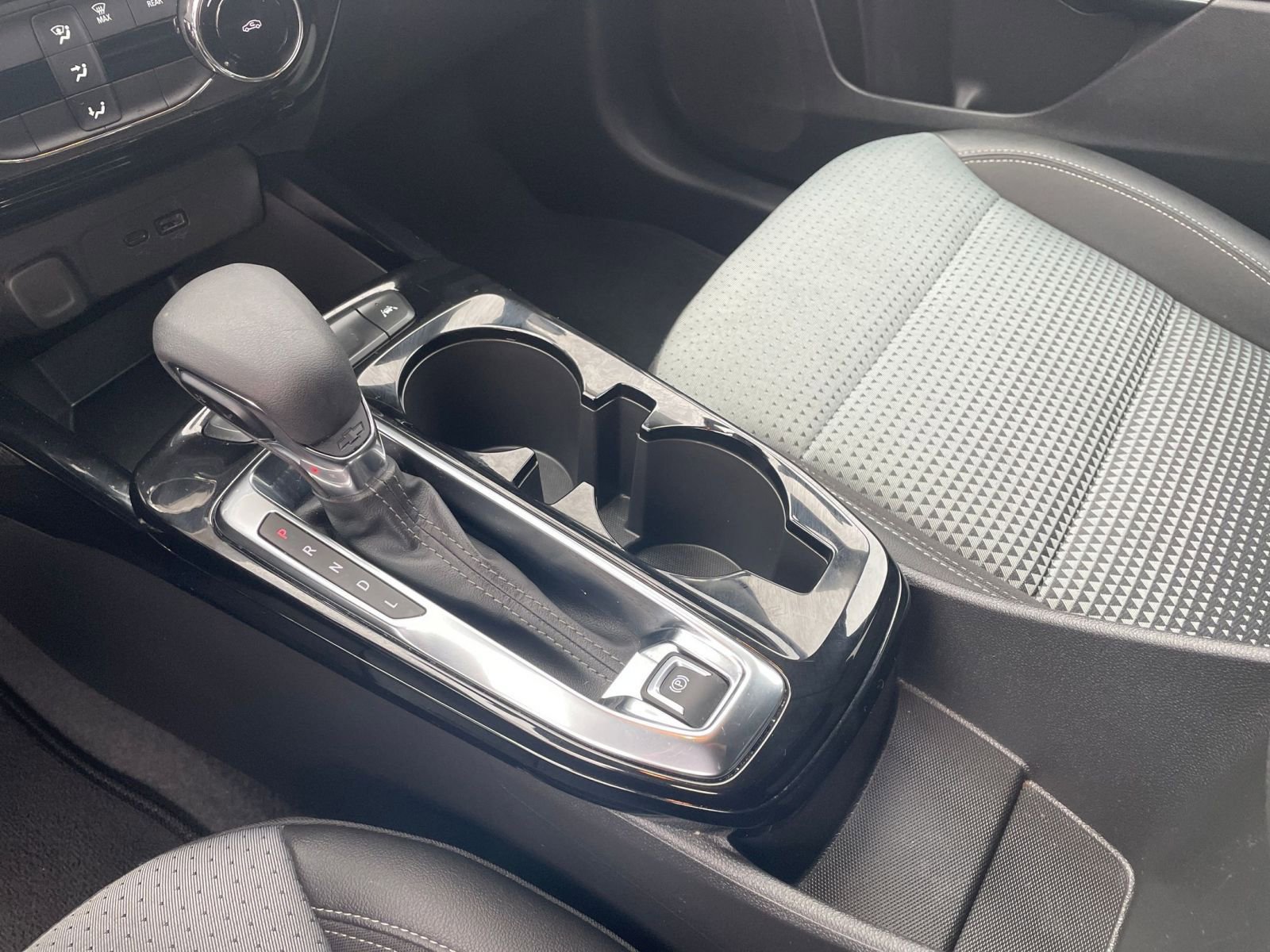 Used 2025 Chevrolet Trax LT image 36