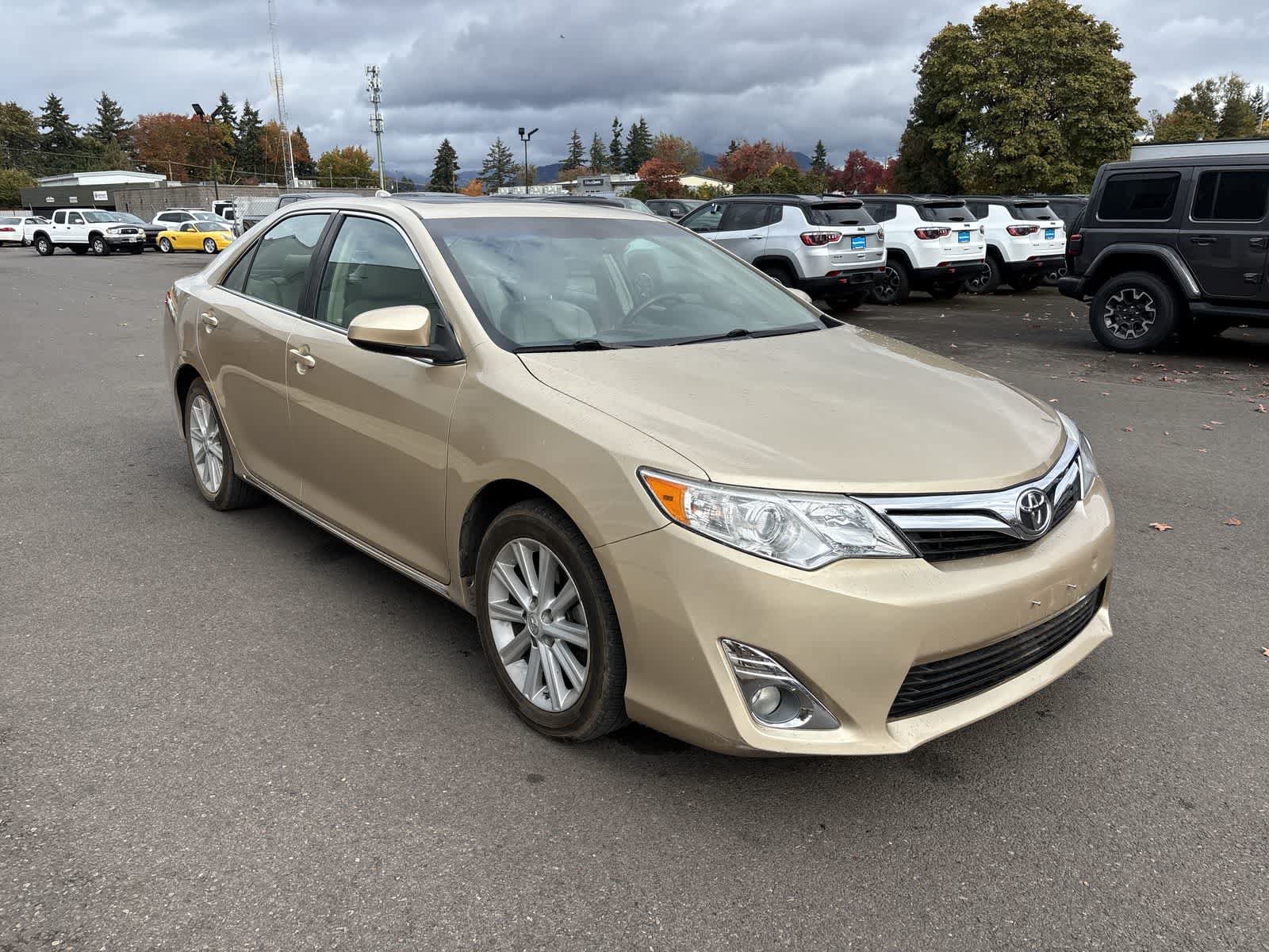 Used 2012 Toyota Camry XLE w/ Leather Pkg FWD image 6