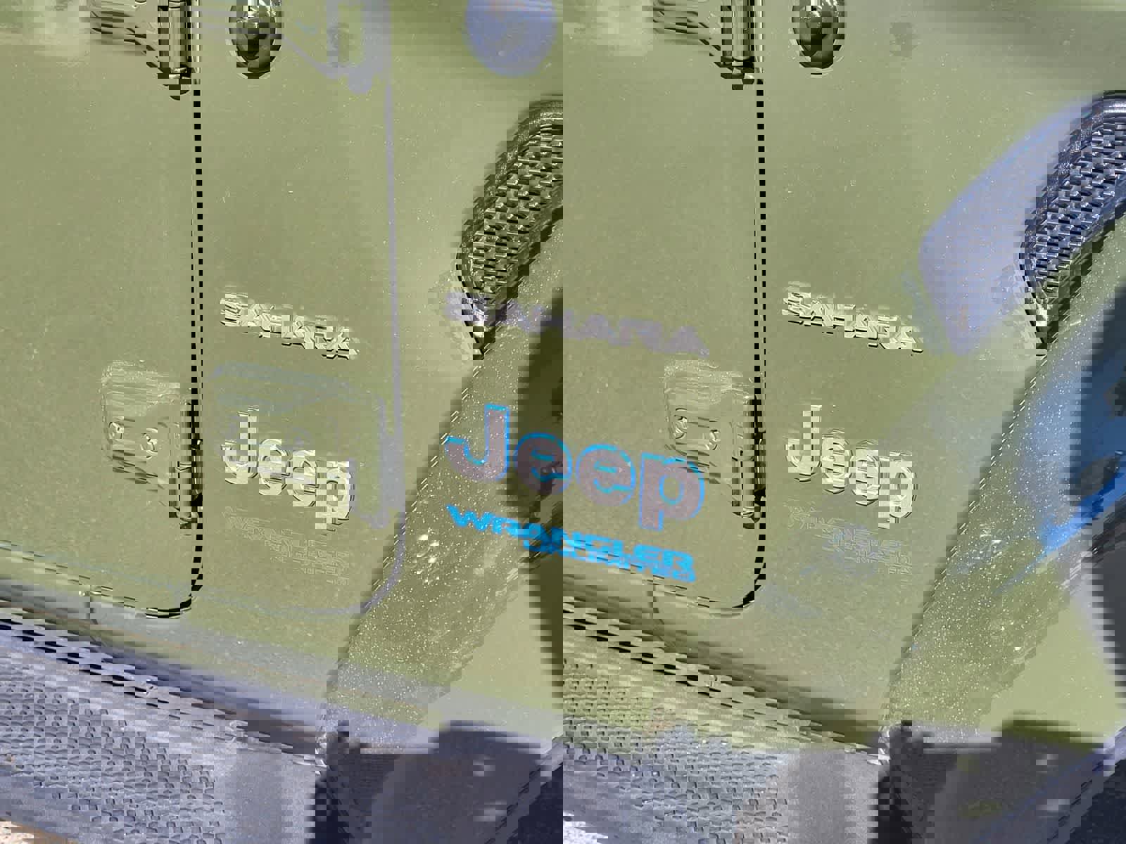 Used 2022 Jeep Wrangler Unlimited Sahara w/ Cold Weather Group image 12