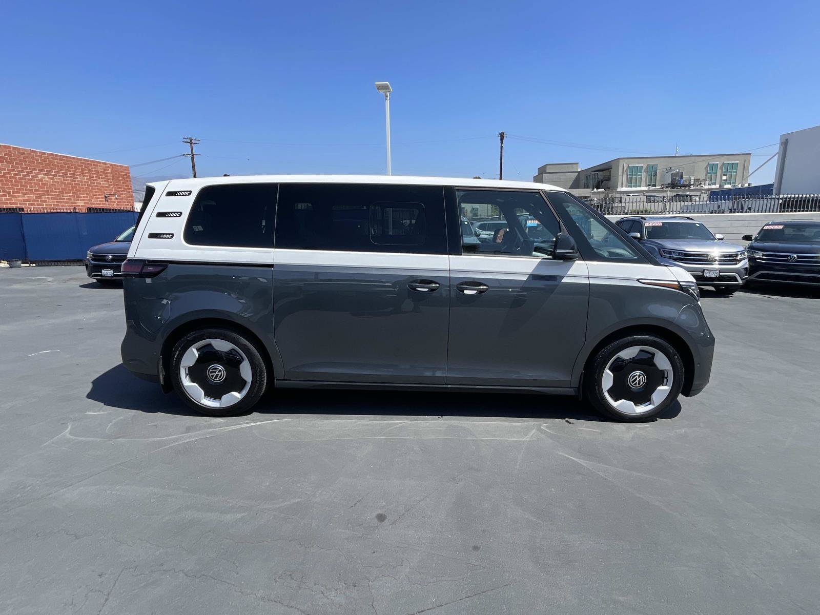 Certified 2025 Volkswagen ID. Buzz Pro S Plus AWD/4WD image 3