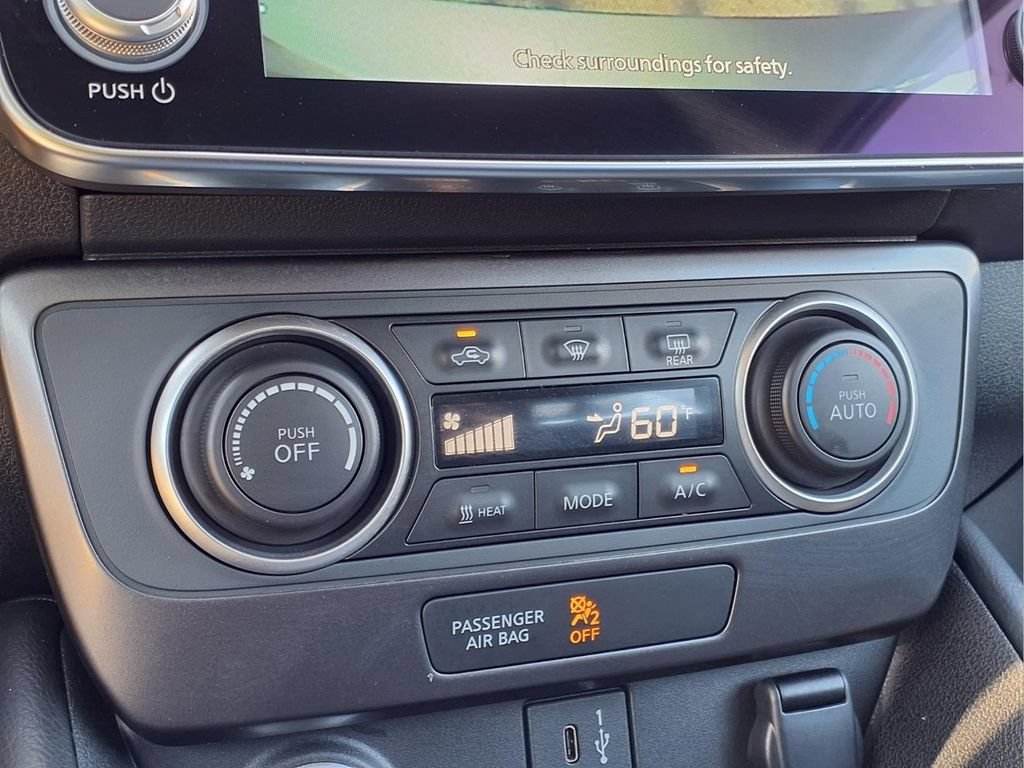 Used 2025 Nissan Leaf S FWD image 12