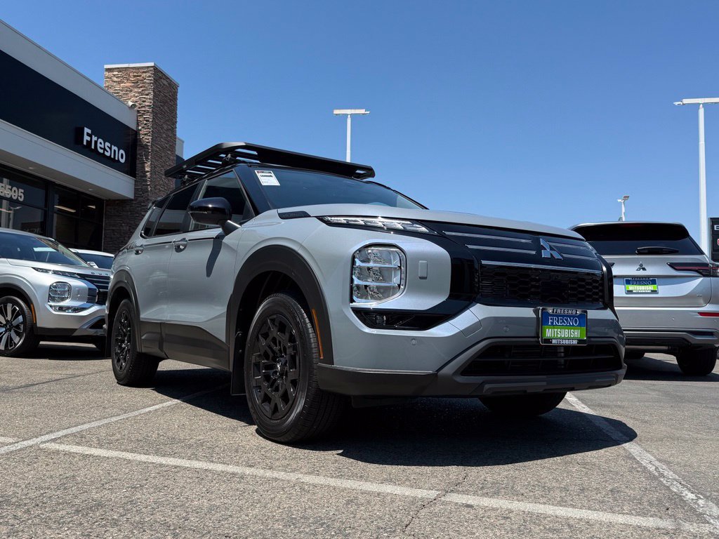 New 2026 Mitsubishi Outlander AWD image 3