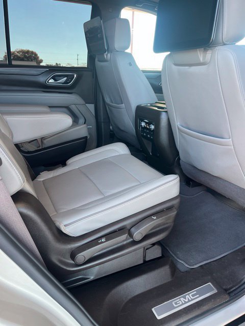 Used 2023 GMC Yukon SLT w/ SLT Premium Package AWD/4WD image 12
