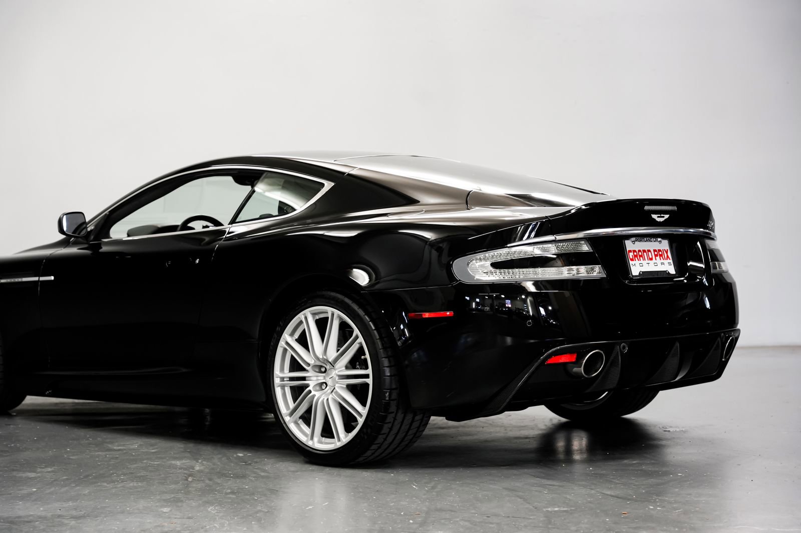 Used 2009 Aston Martin DBS Coupe RWD image 32