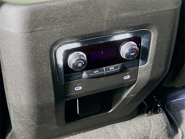 Used 2024 GMC Yukon XL SLT image 36