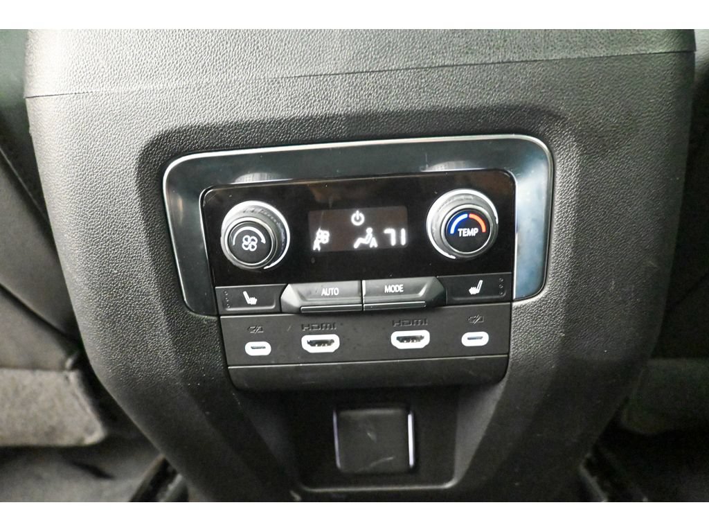 Used 2022 Chevrolet Tahoe Z71 w/ Luxury Package AWD/4WD image 17