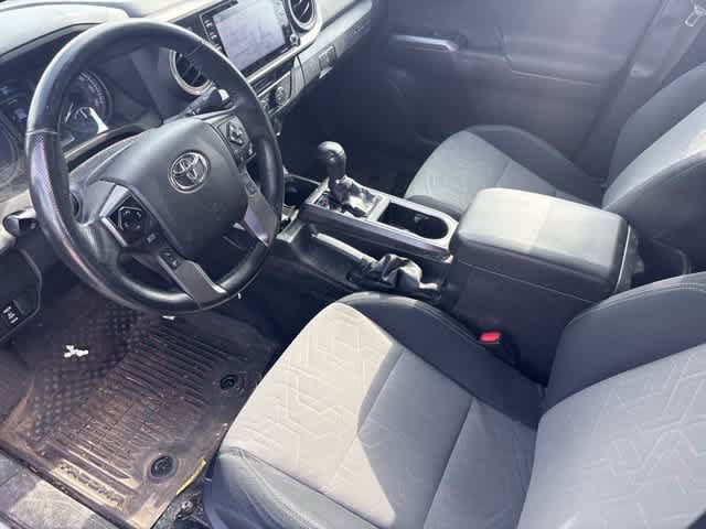 Used 2022 Toyota Tacoma TRD Off-Road AWD/4WD image 9