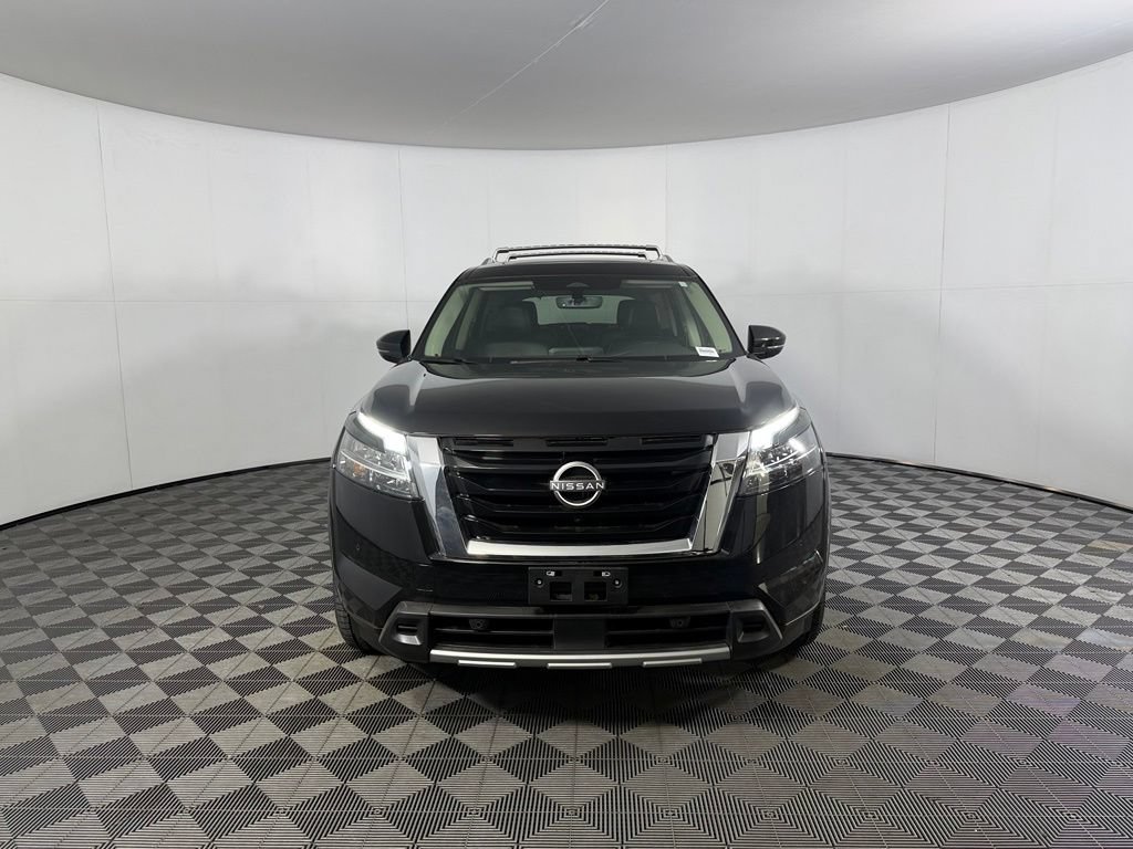 Used 2024 Nissan Pathfinder SL w/ SL Premium Package FWD image 3