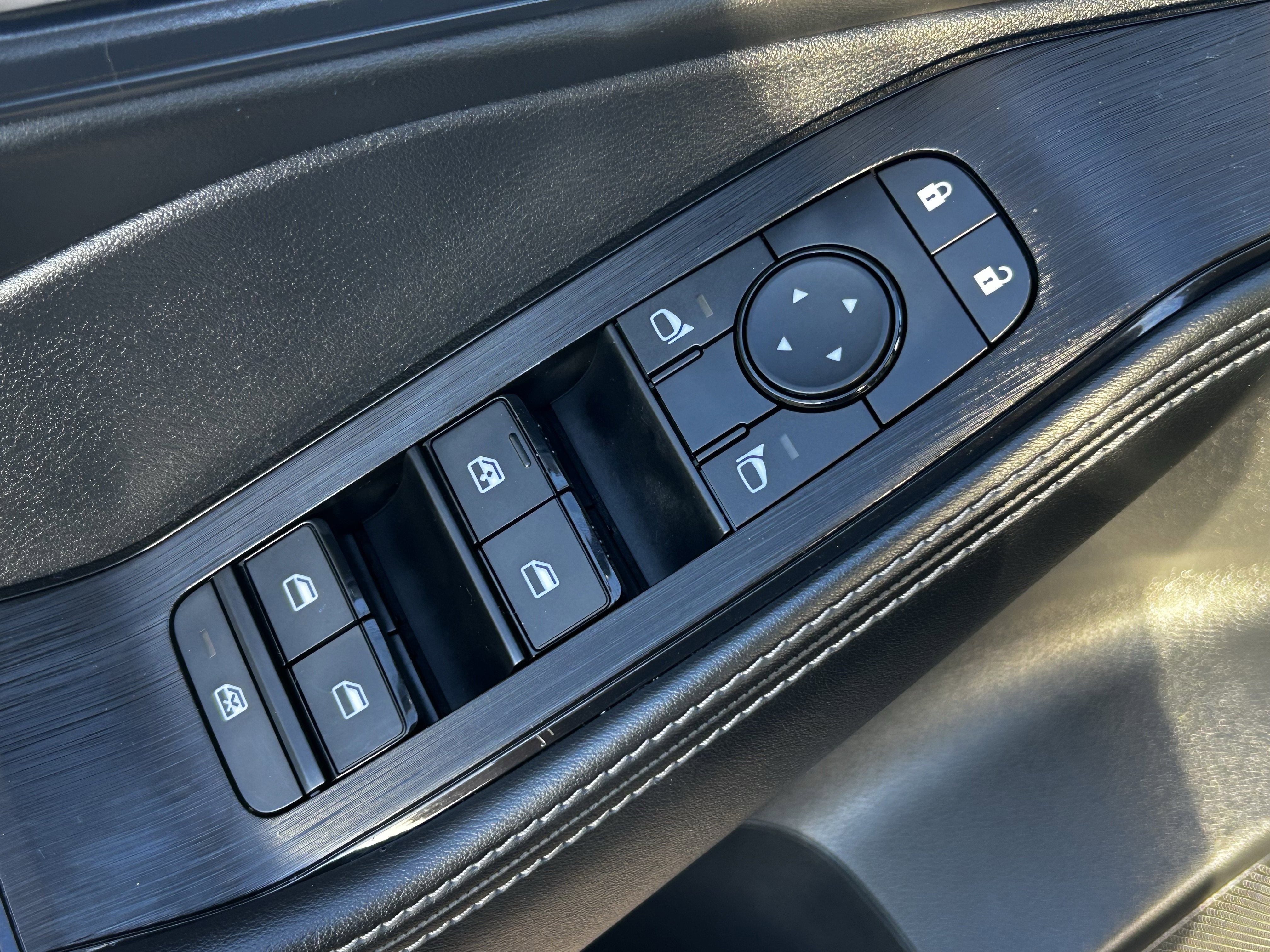 Used 2023 Nissan Rogue SV w/ SV Premium B Package image 21