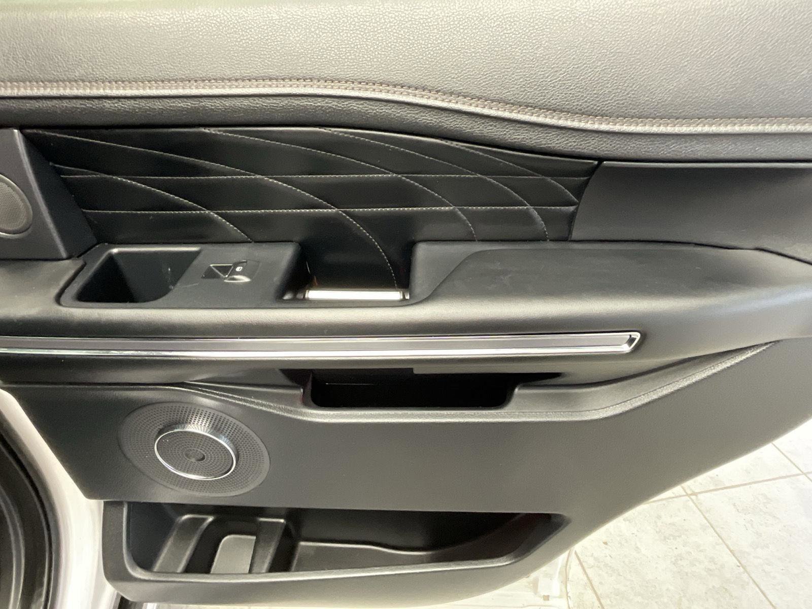 Used 2018 Ford Expedition Platinum image 17