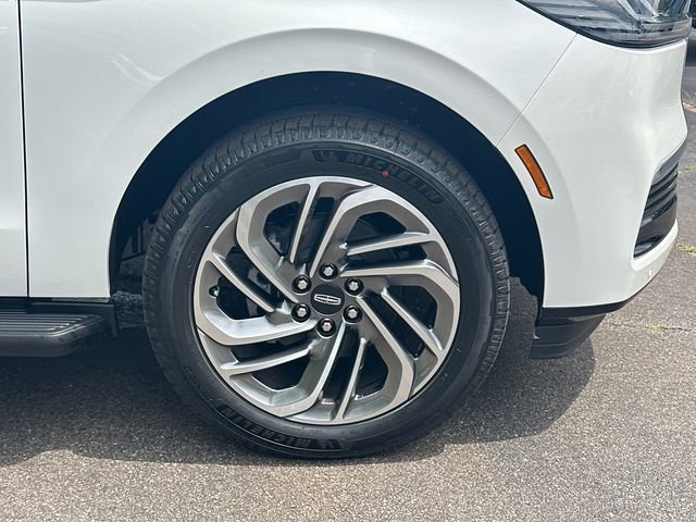 New 2026 Lincoln Navigator L Premier AWD/4WD image 13