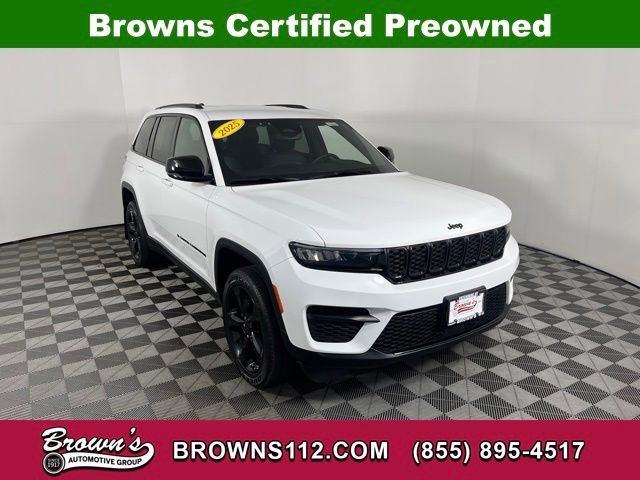Used 2023 Jeep Grand Cherokee Laredo AWD/4WD image 1