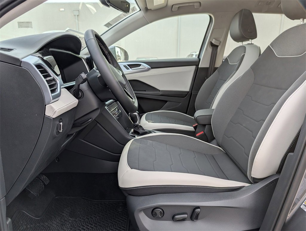 New 2026 Volkswagen Taos SE image 12
