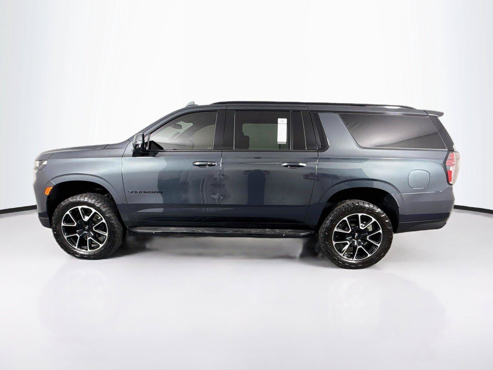 Used 2022 Chevrolet Suburban RST w/ Luxury Package AWD/4WD image 14