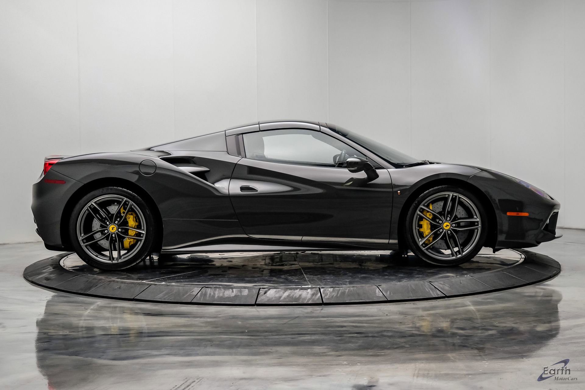 Used 2018 Ferrari 488 Spider image 28