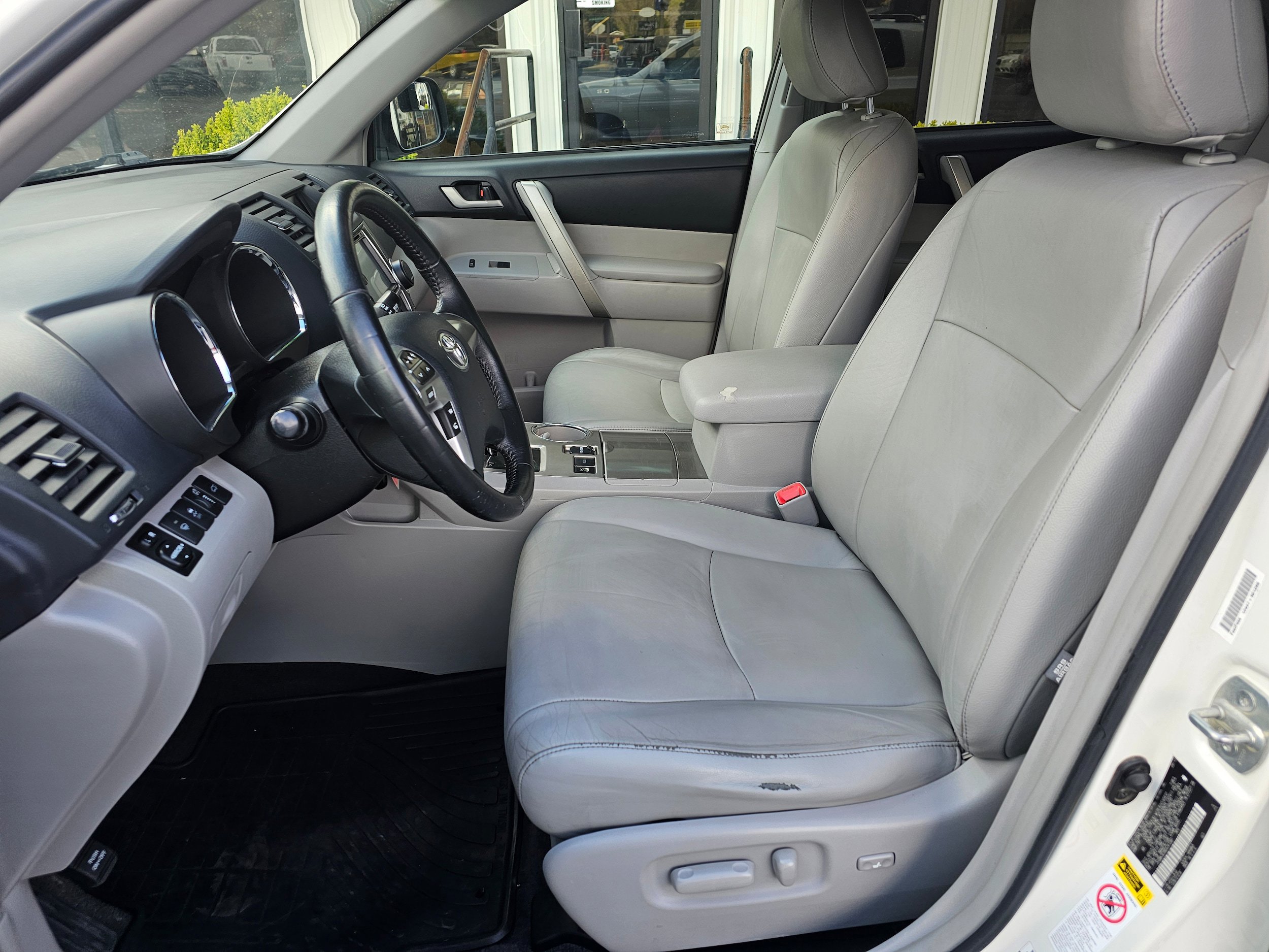 Used 2013 Toyota Highlander SE AWD/4WD image 10