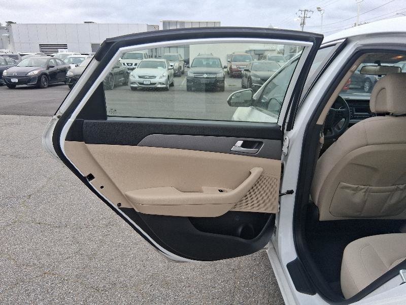 Used 2015 Hyundai Sonata SE FWD image 16