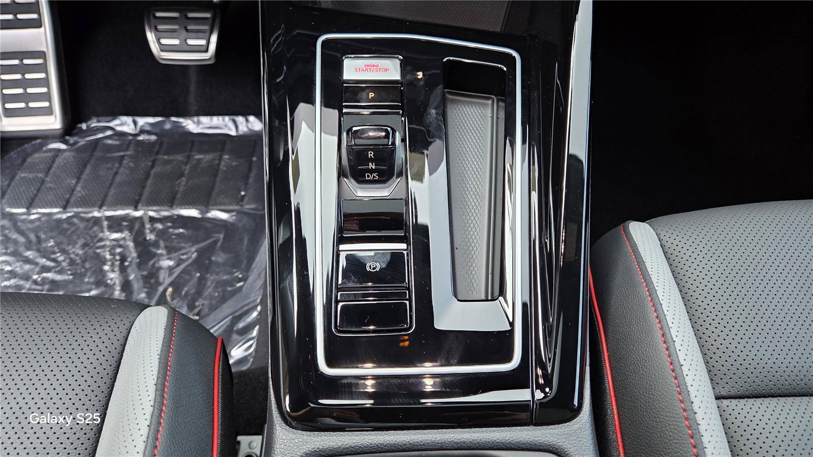 New 2026 Volkswagen GTI SE FWD image 22