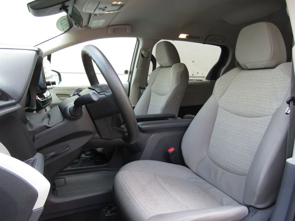Certified 2023 Toyota Sienna LE AWD/4WD image 12