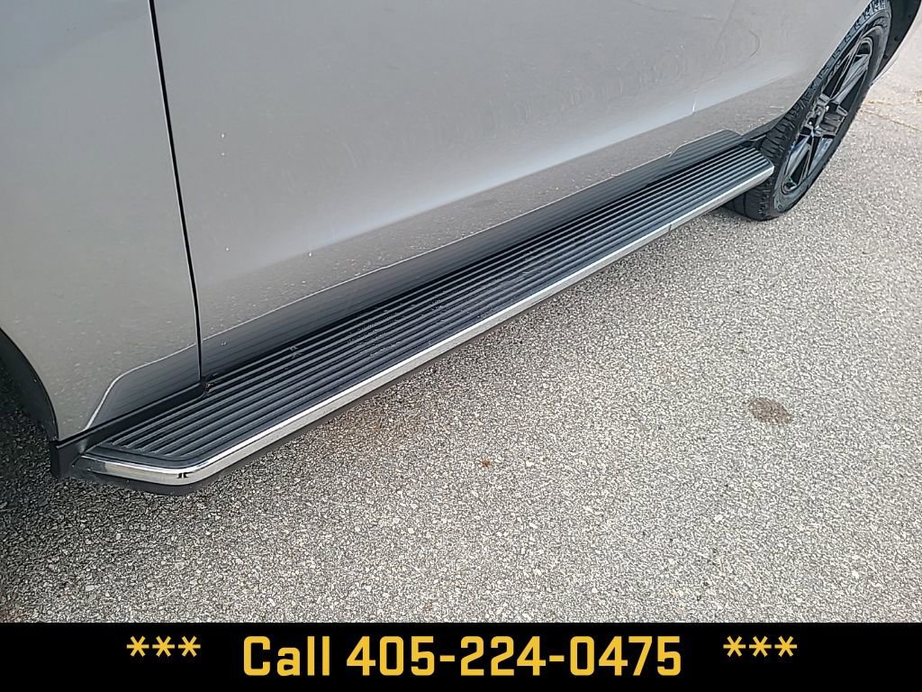 Used 2021 Ford Expedition XLT image 3