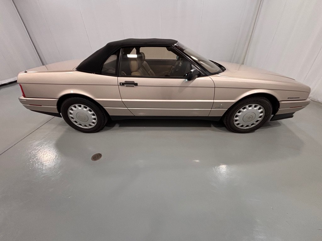 Used 1993 Cadillac Allante FWD image 4