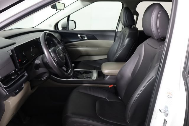 Used 2025 Kia Carnival FWD image 14