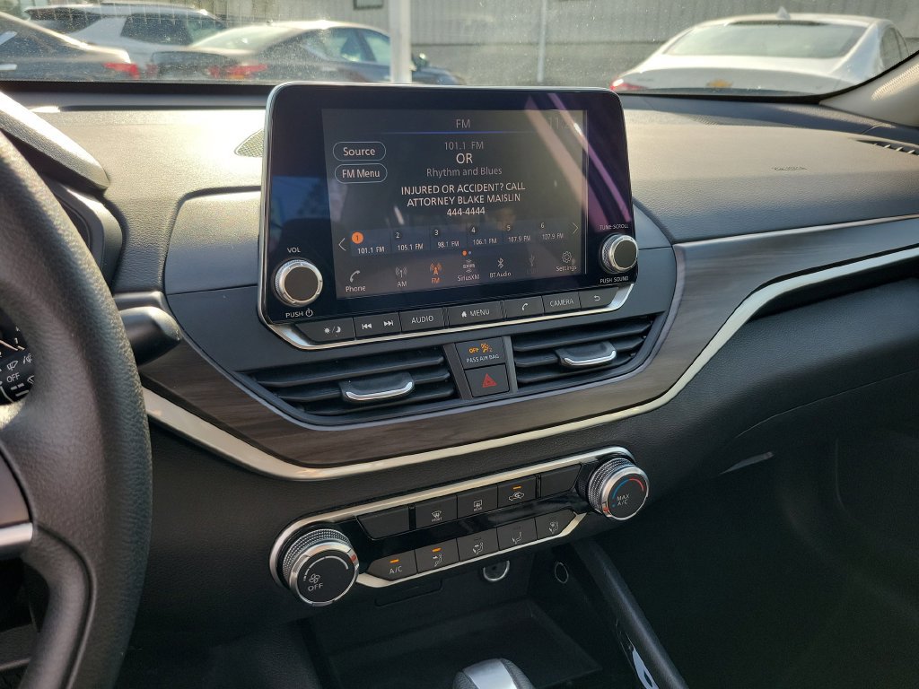 Used 2024 Nissan Altima 2.5 SV FWD image 30