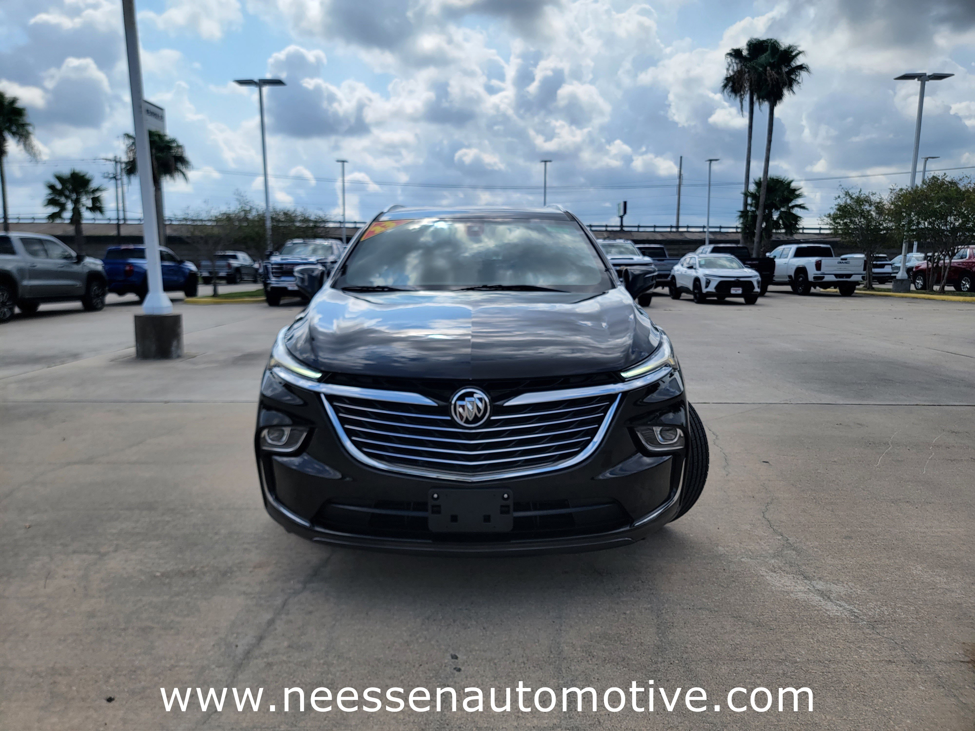 Used 2023 Buick Enclave Essence image 2