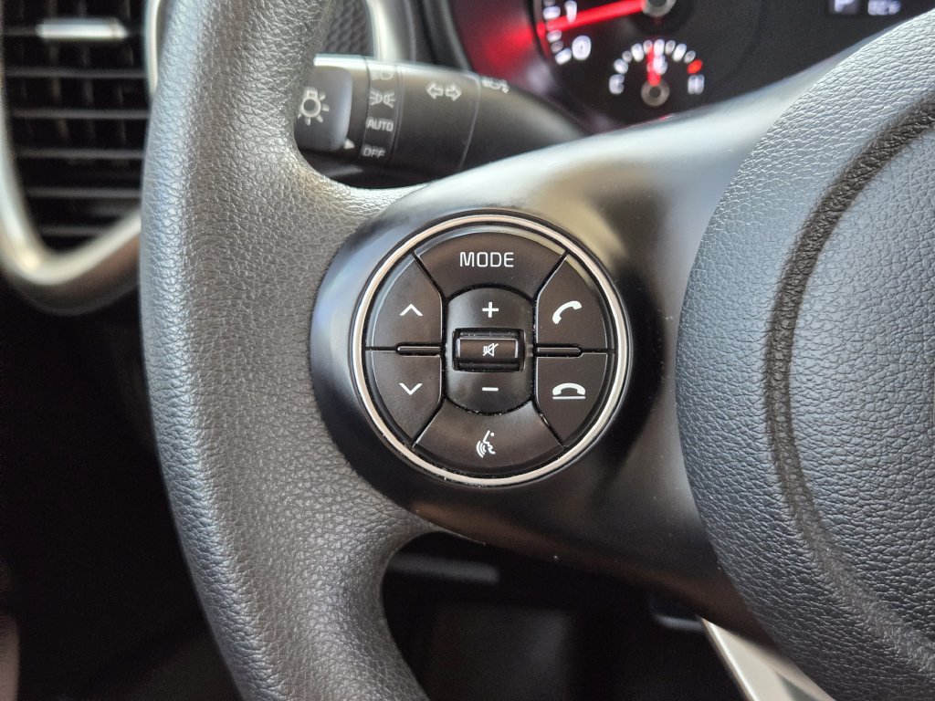 Certified 2022 Kia Soul LX w/ Technology Package FWD image 29