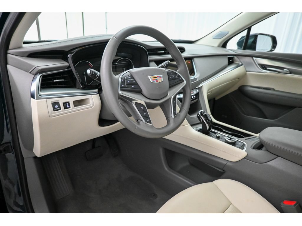Certified 2025 Cadillac XT5 Premium Luxury AWD/4WD image 9