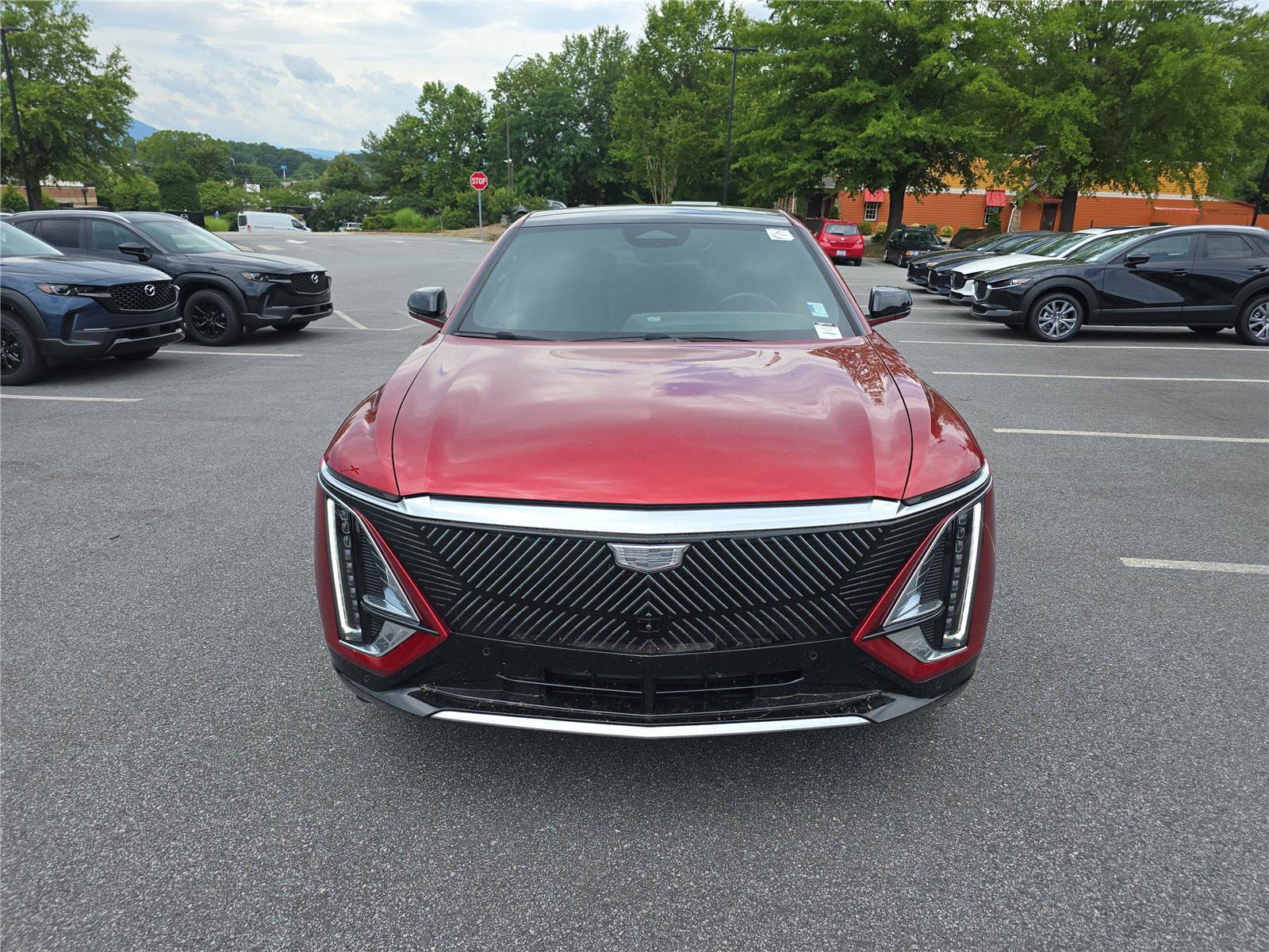 Used 2025 Cadillac Lyriq Luxury w/ LPO, Floor Liner Package AWD/4WD image 8