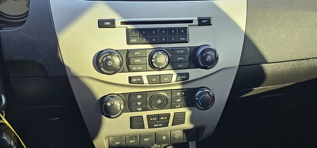 Used 2010 Ford Focus SE image 14