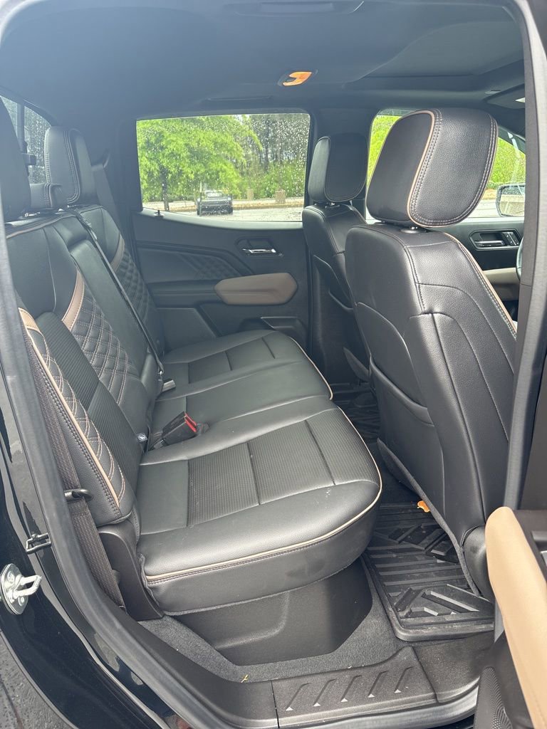 Used 2024 GMC Canyon Denali image 9