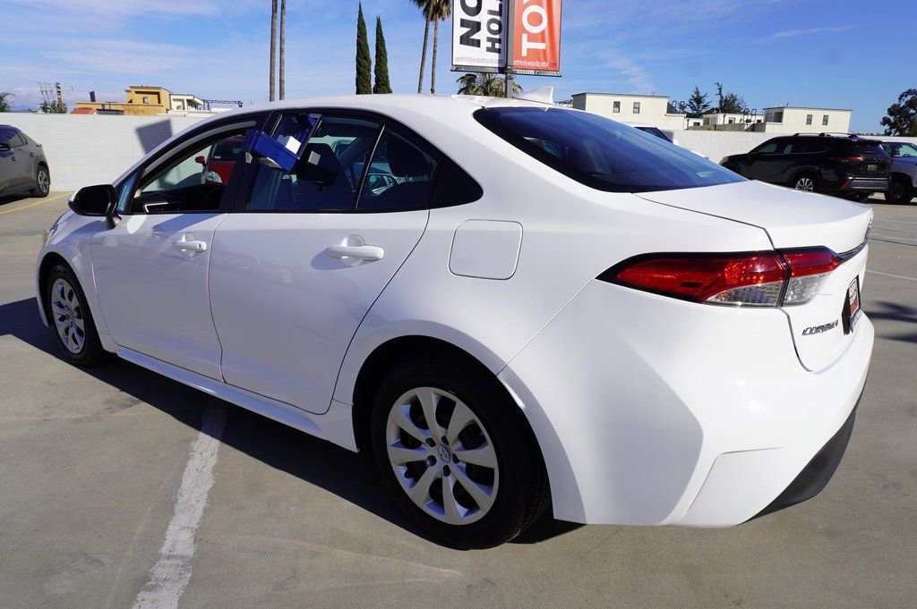 Certified 2025 Toyota Corolla LE image 5