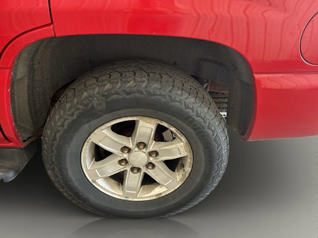 Used 2005 GMC Yukon SLT w/ SLT Preferred Equipment Group AWD/4WD image 28