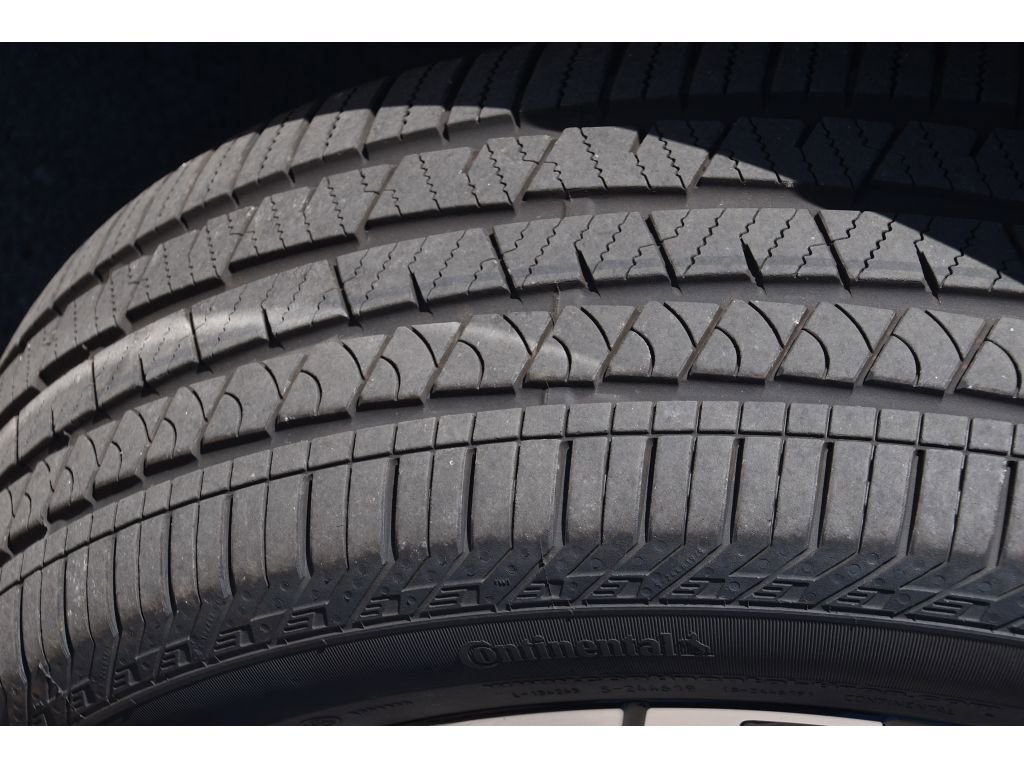 Certified 2025 Volvo XC60 B5 Plus w/ Protection Package Premier image 12