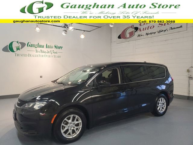 Used 2017 Chrysler Pacifica Touring FWD image 1