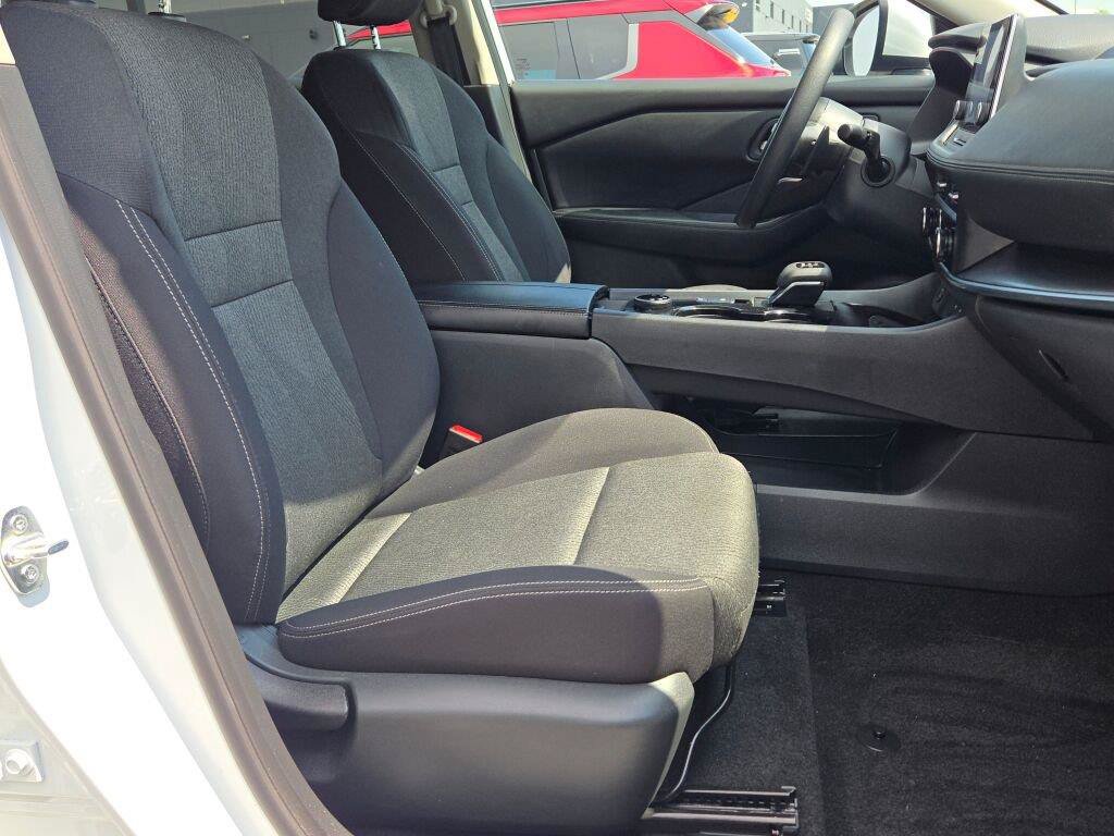 Used 2024 Nissan Rogue SV AWD/4WD image 4