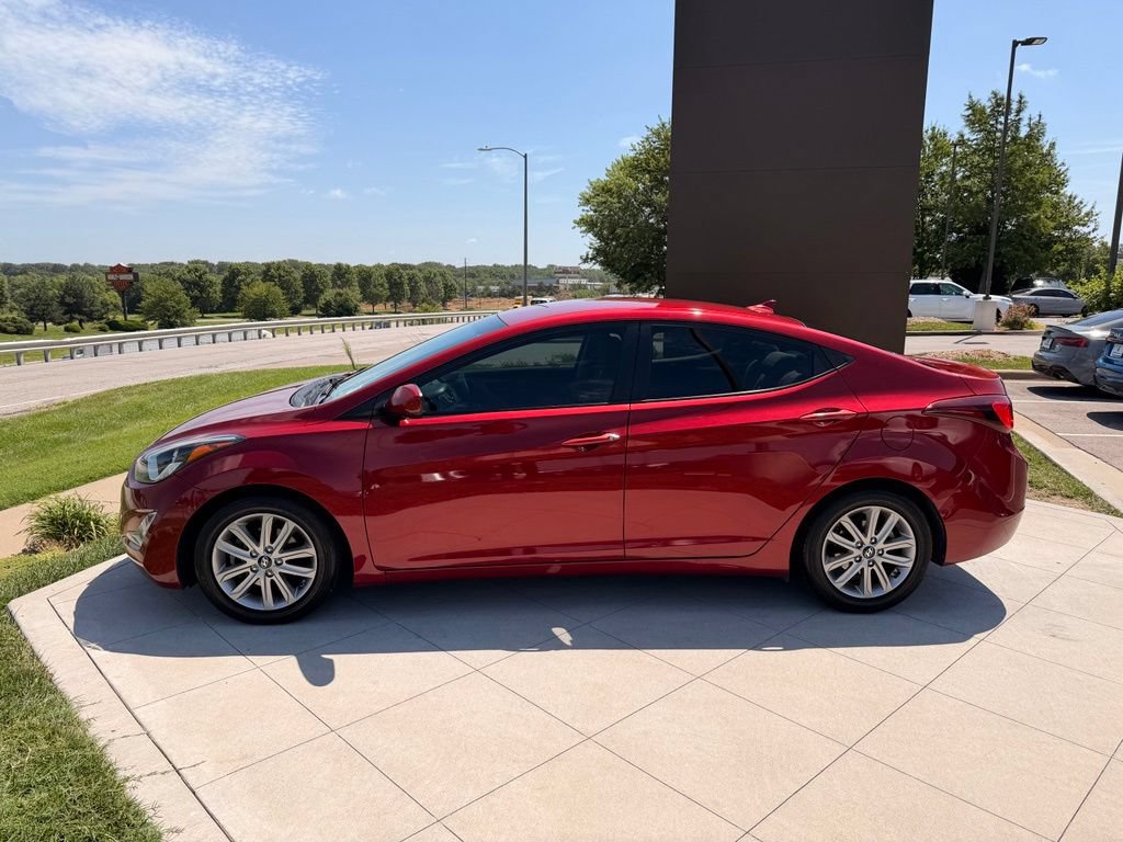Used 2015 Hyundai Elantra SE w/ Option Group 02 FWD image 2