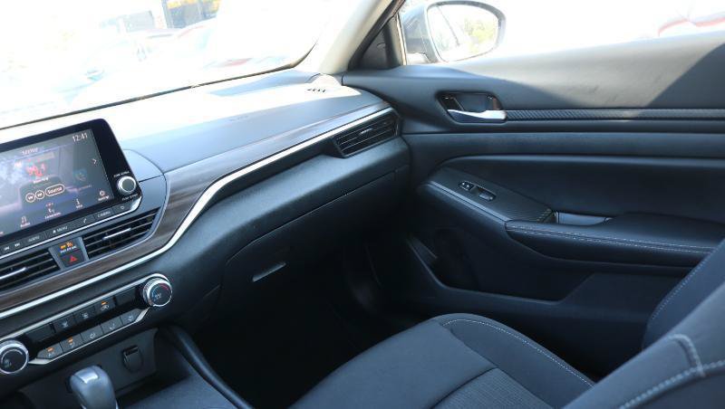 Used 2025 Nissan Altima 2.5 SV FWD image 16