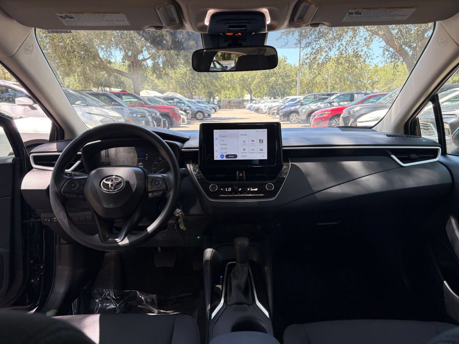 Used 2025 Toyota Corolla LE FWD image 30