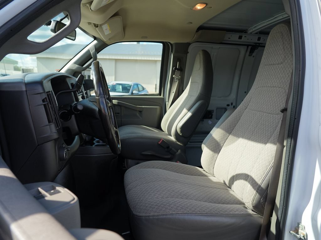Used 2017 Chevrolet Express 2500 RWD image 12