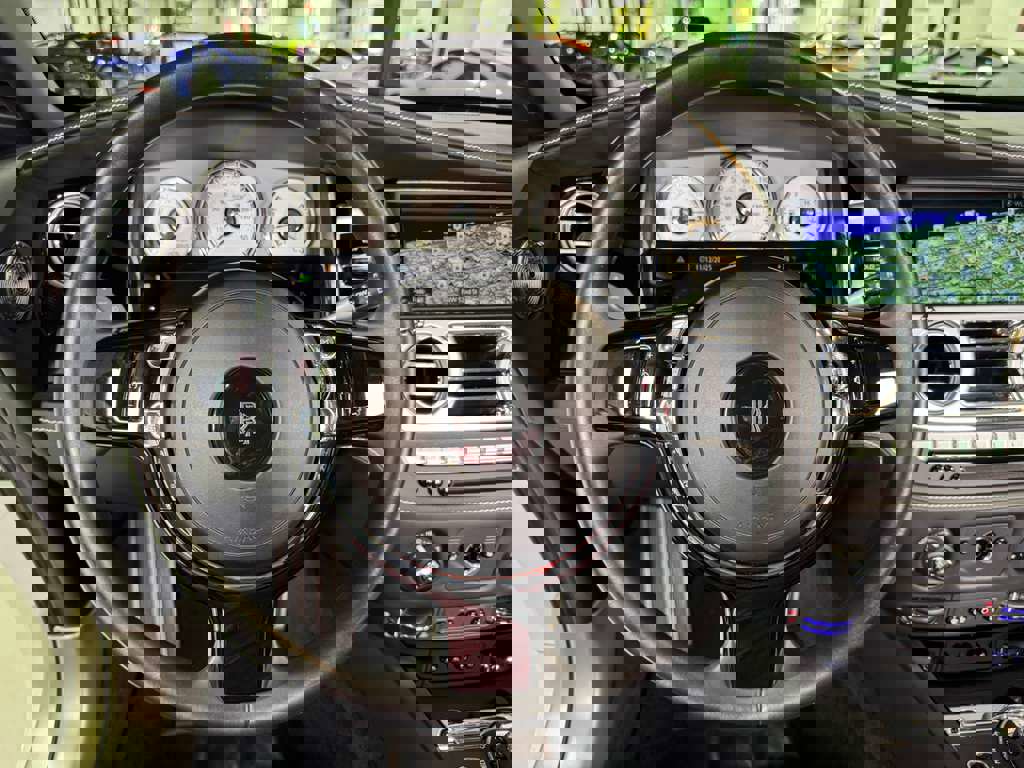 Used 2019 Rolls-Royce Dawn image 24