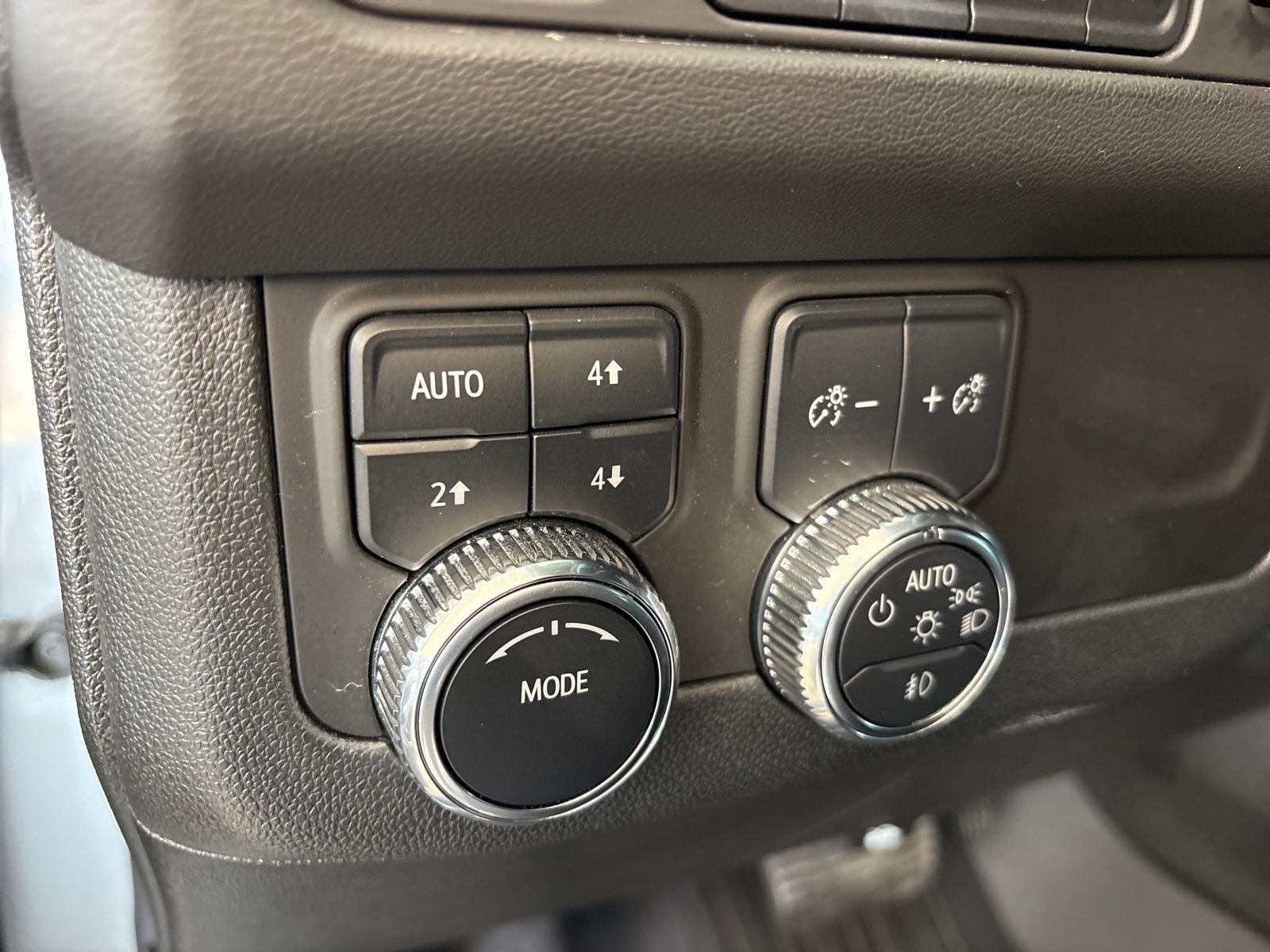 Used 2024 GMC Yukon AT4 w/ AT4 Premium Package AWD/4WD image 14