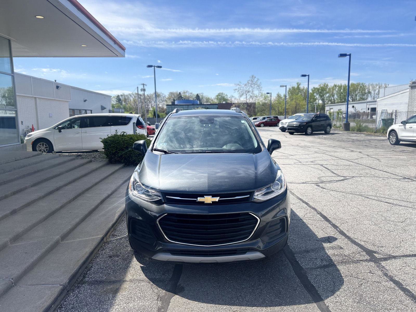 Used 2020 Chevrolet Trax LT FWD image 2