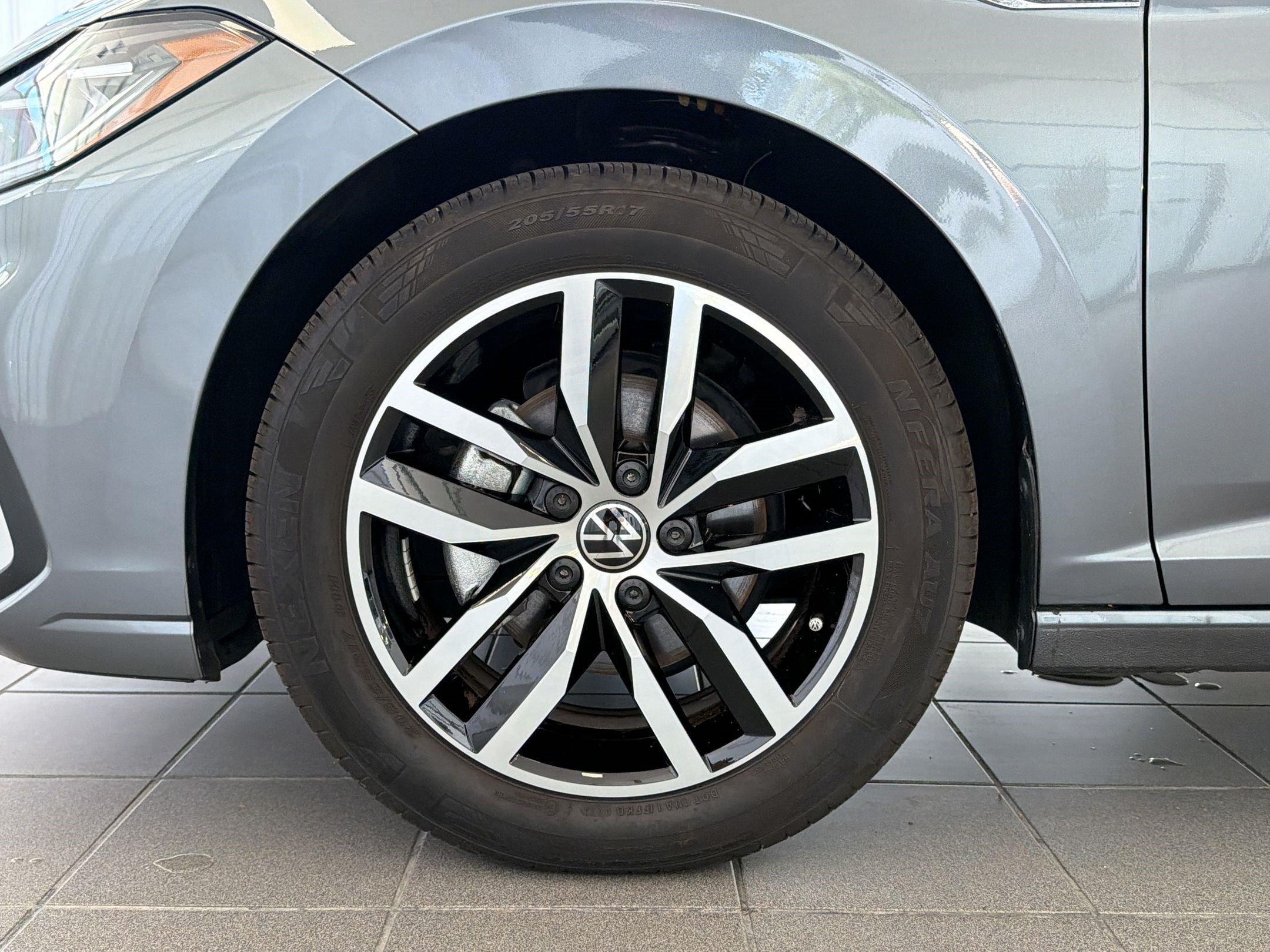 Used 2025 Volkswagen Jetta SE w/ Sunroof Package FWD image 12