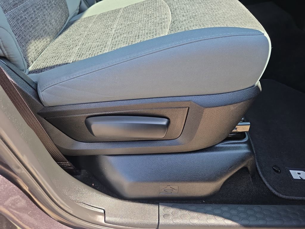 Used 2017 RAM 1500 Big Horn AWD/4WD image 34