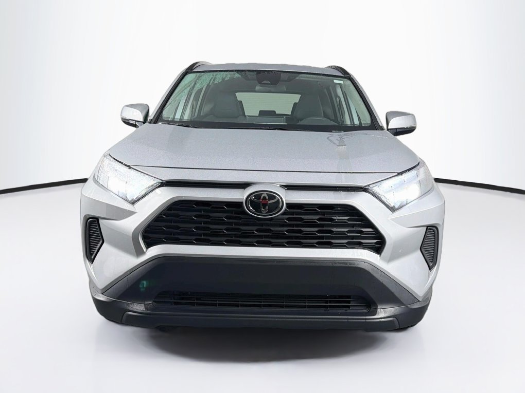 Used 2025 Toyota RAV4 XLE FWD image 2