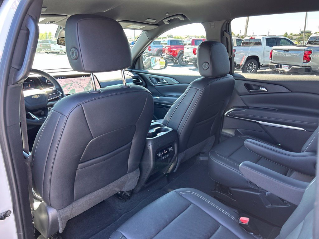 Used 2025 Chevrolet Traverse LT FWD image 36